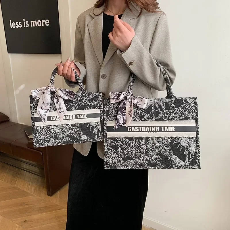Sac à bandoulière Parisian Chic d'inspiration vintage, élégant sac à main en cuir à poignée supérieure avec chaîne détachable pour la transition jour à nuit