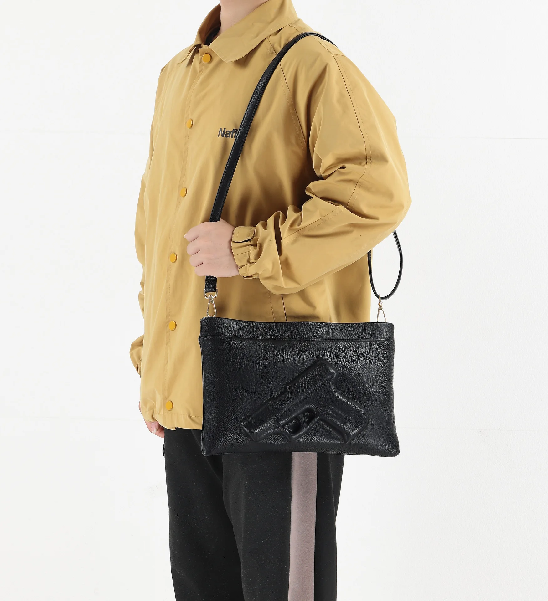 sac à main imprimé avec logo pistolet, sac tactique rétro européen et américain pour femmes, sac à bandoulière très adapté au shopping et aux voyages