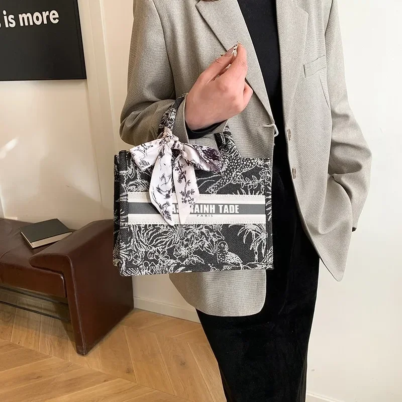 sac à bandoulière parisian chic d'inspiration vintage, élégant sac à main en cuir à poignée supérieure avec chaîne détachable pour la transition jour à nuit