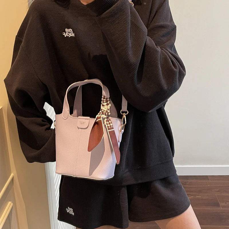 sac à main en cuir pour femmes, fourre tout de styliste de mode élégant, sac à bandoulière de luxe pour un look quotidien moderne et chic