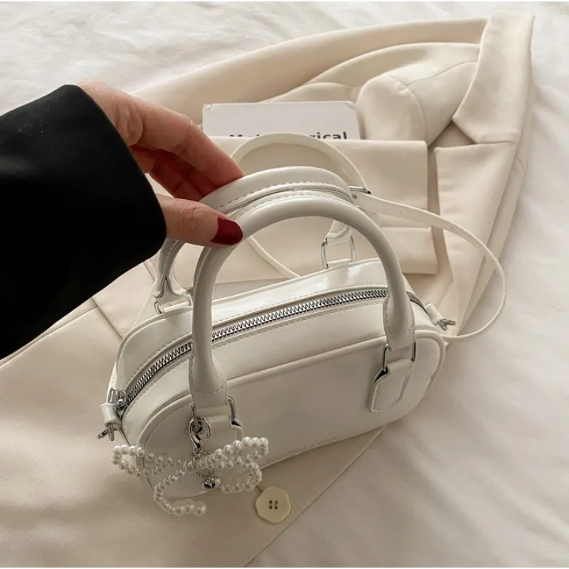 sac haut de gamme pour femme à une seule épaule, petit sac carré polyvalent et élégant, adapté aux sorties de trajet avec un détail d'arc