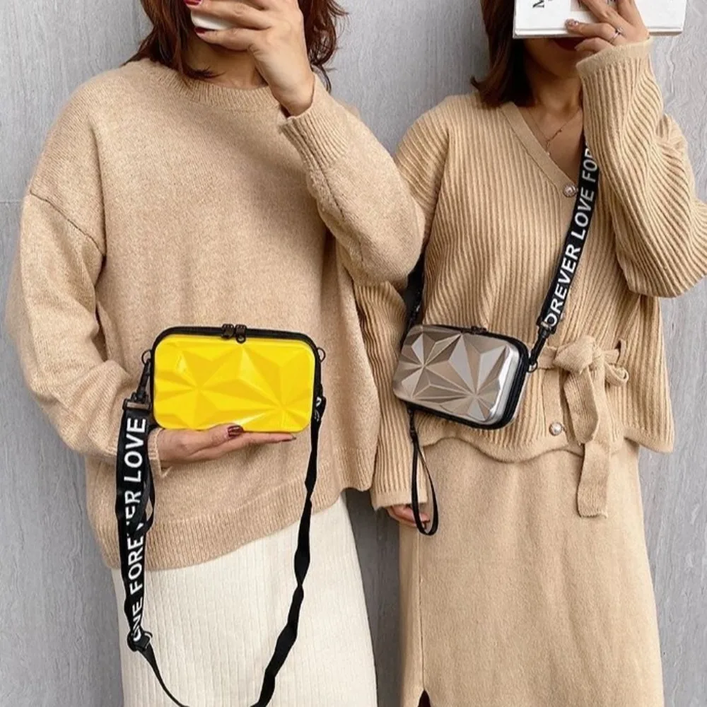 mini valise de 7 pouces en forme de valise pour femmes, sac à bandoulière simple étanche à fermeture éclair, sac à rouge à lèvres de couleur unie, sac de maquillage à coque rigide