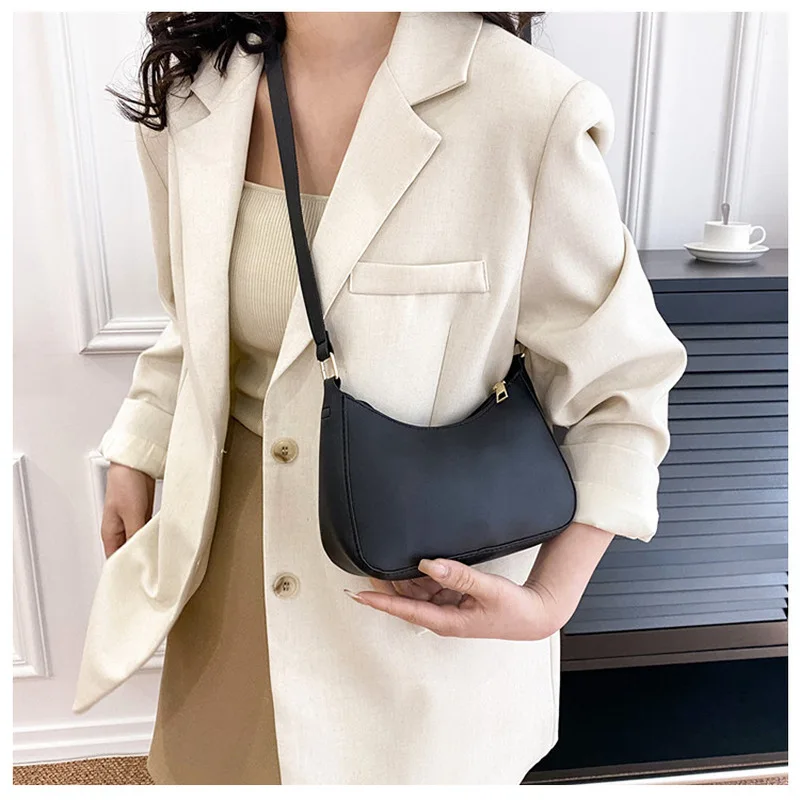 sac à main de couleur unie à la mode et tendance, petit sac carré simple et nouveau, sac à aisselles à une épaule élégant et de haute qualité
