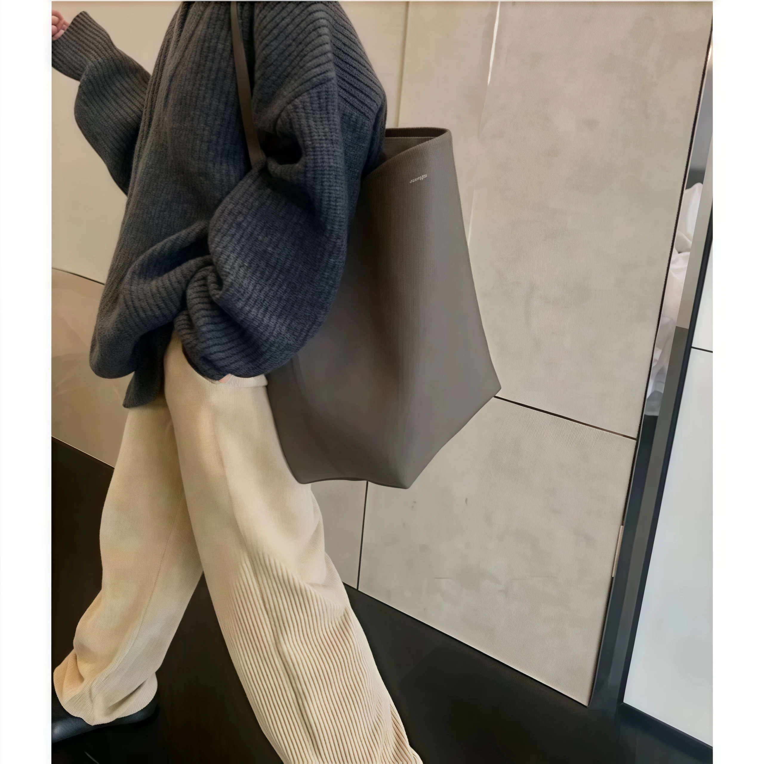 sac seau en cuir pour femme – sac fourre tout structuré souple avec poignée supérieure sur l'épaule, sac de jour minimaliste de luxe