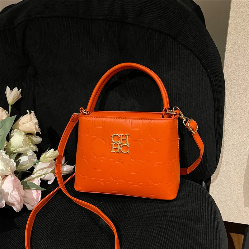 sac seau pour femme – espaceuse tenue multidirectionnelle (à main/épaule/à bandoulière), design à lettres tendance avec compartiment intérieur