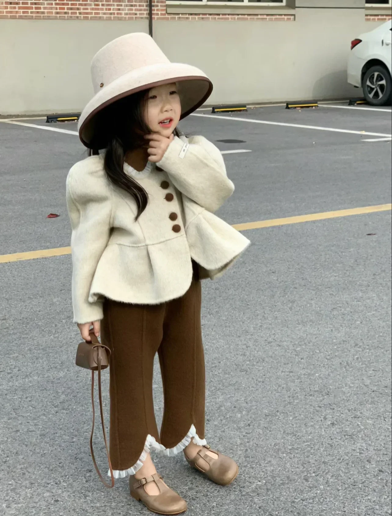 Costume d'hiver pour enfants, Version coréenne de la fille, petit parfum, mode revers, manteau court en laine, pantalon en dentelle, 2023
