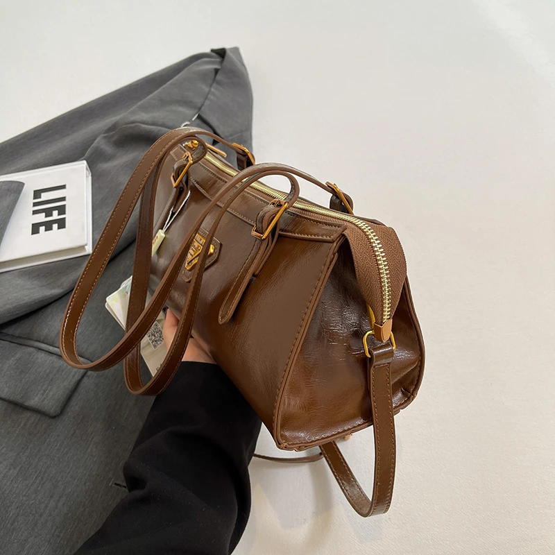 sacs à main de sac à bandoulière en cuir de luxe pour femmes, sac à bandoulière de style messager populaire avec finition classique élégante