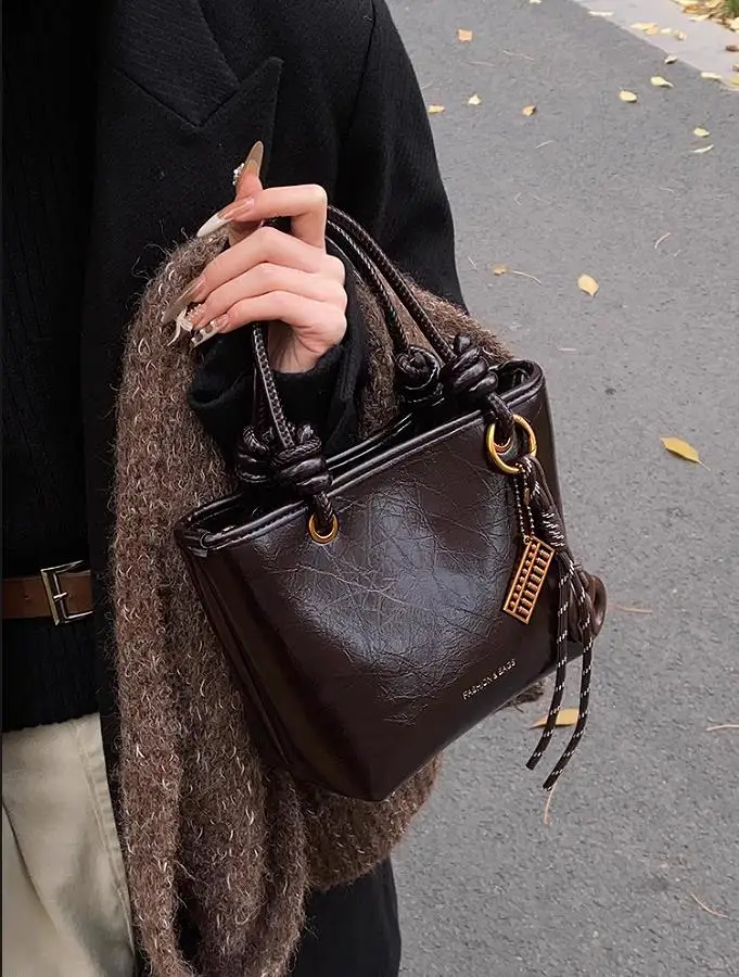 sacs à bandoulière à poignée supérieure avec pendentif pour femme, sac à main rouge, créateur de marque de luxe, mode initiée, fourre tout, e27