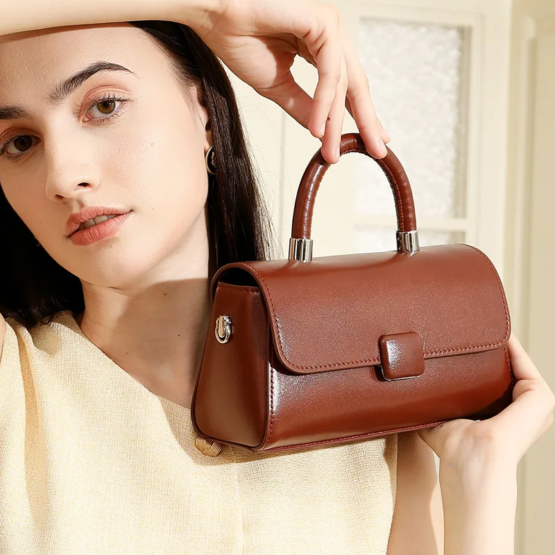 Sac à main en cuir véritable pour femmes, sac polyvalent à la mode 2025, sac à bandoulière simple haut de gamme de niche de luxe léger
