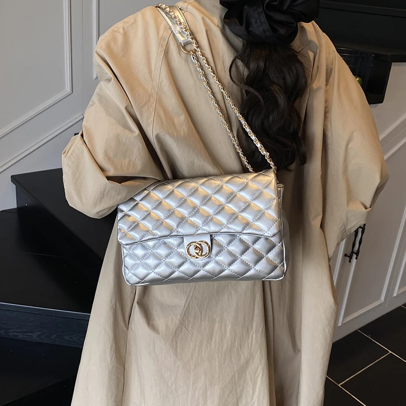 sac à bandoulière élégant de style design pour femme : sac à main luxueux en cuir avec bandoulière, sac à main chic pour femme