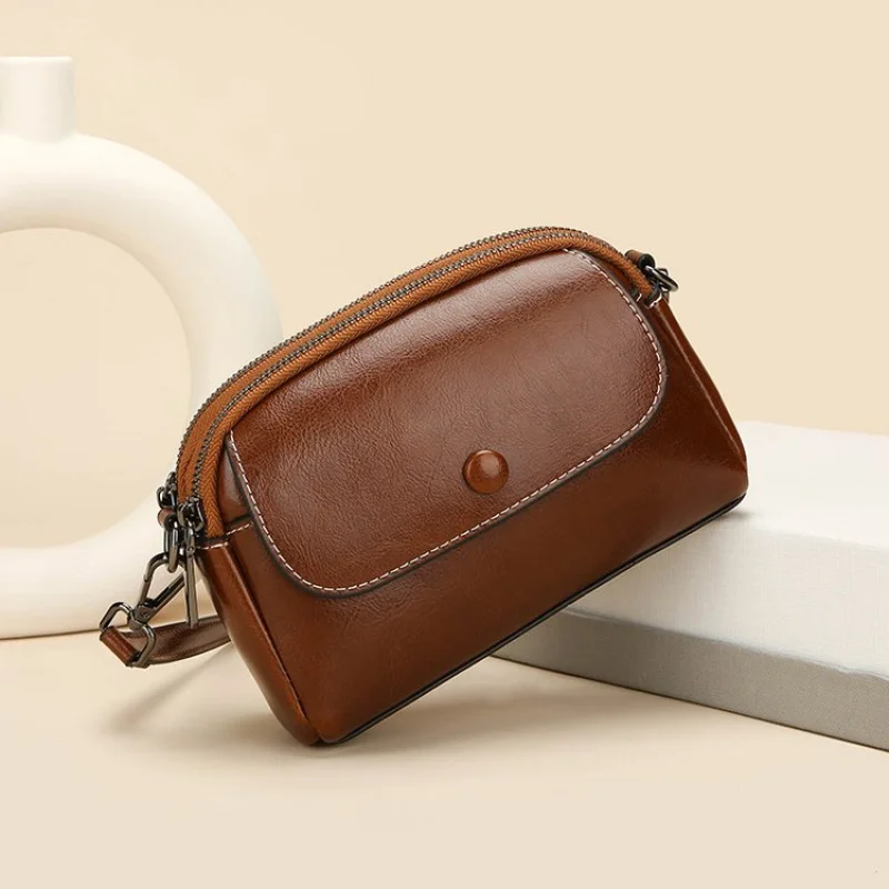 le sac fourre tout bidirectionnel chic pour les femmes peut être porté sur l'épaule ou comme un sac à main élégant