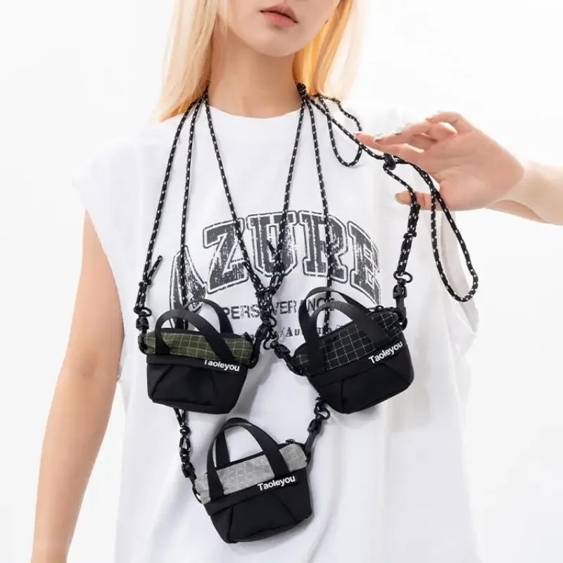 sac à main miniature chic en nylon pour femmes, design de niche avec pochette pour pièces de monnaie et écouteurs, sacoche à bandoulière, 2025