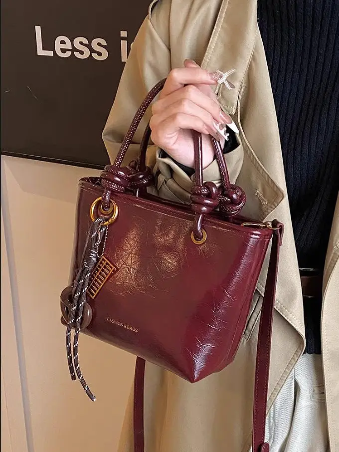 sacs à bandoulière à poignée supérieure avec pendentif pour femme, sac à main rouge, créateur de marque de luxe, mode initiée, fourre tout, e27