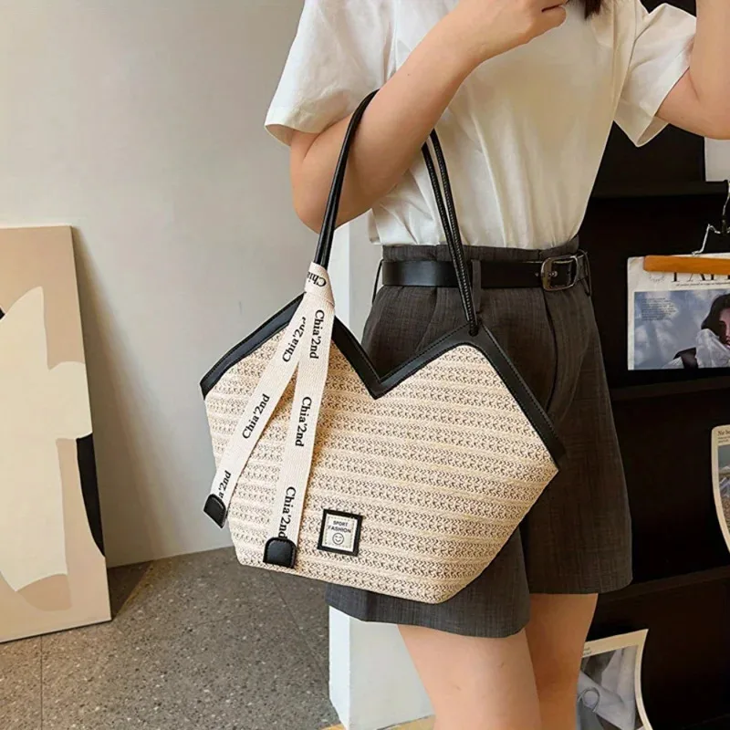 Sac fourre-tout de plage tissé en paille chic pour femmes, sac à main tissé léger, sac à bandoulière parfait pour les vacances d'été, les jours de piscine, les voyages