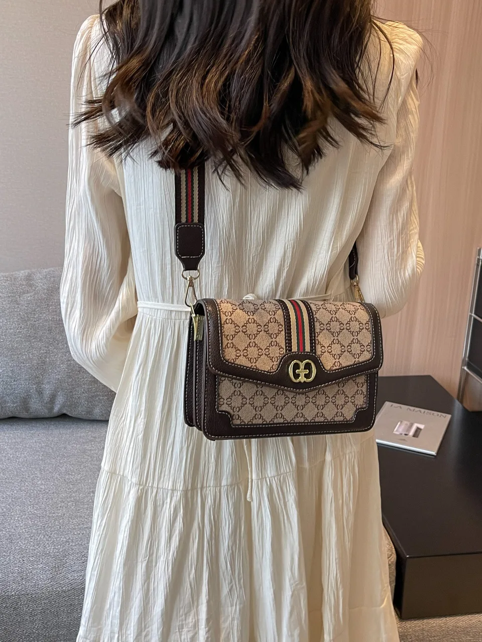 petit sac à main rétro de style design, nouveau modèle de sac à bandoulière à la mode, classique, sac d'affaires à une épaule de haute qualité, 2025