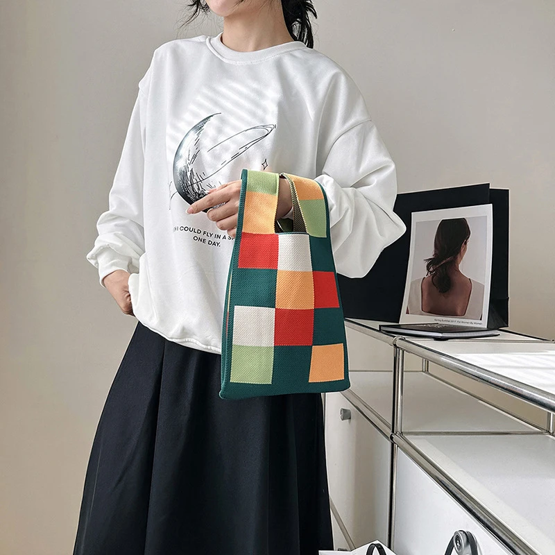 sac à main en tricot fait à la main pour femmes, mini sac de poignet à nœud, fourre tout décontracté à larges rayures de couleur, sacs de shopping réutilisables pour étudiants