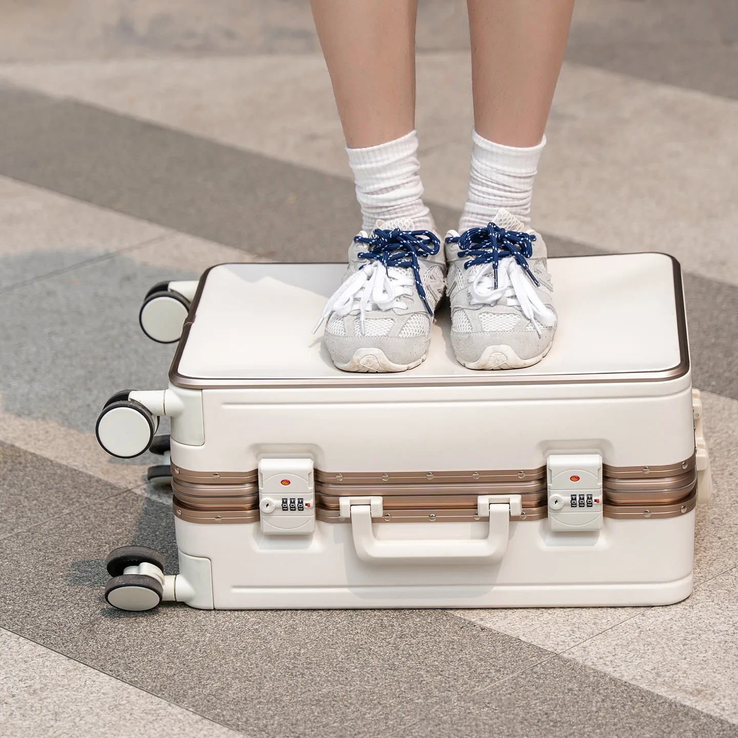 nouvelle valise de haute qualité 20 ", boîtier de chariot de voyage, mise à niveau du cadre en aluminium avec serrure, bagages roulants abs + matériau pc