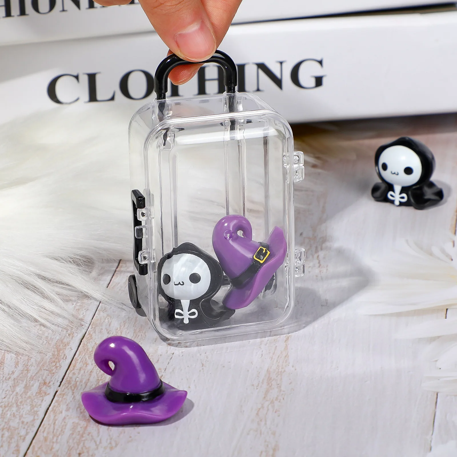 mini boîte de rangement transparente en forme de valise, étui en plastique décoratif avec poignée, bijoux et bonbons miniatures pour la maison et le bureau, 7.5x5cm