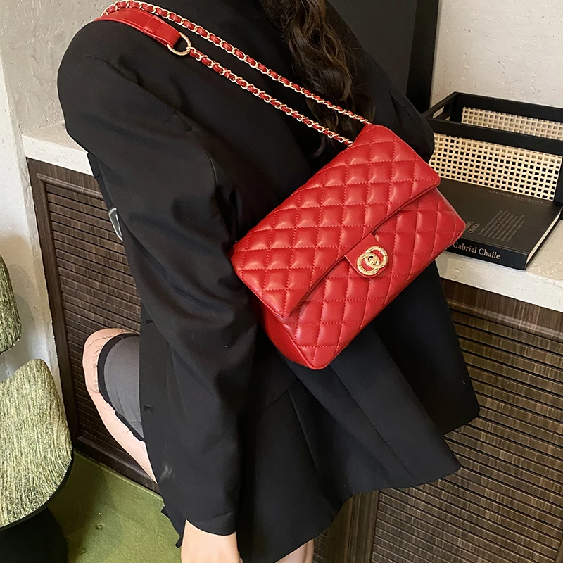 sac à bandoulière élégant de style design pour femme : sac à main luxueux en cuir avec bandoulière, sac à main chic pour femme