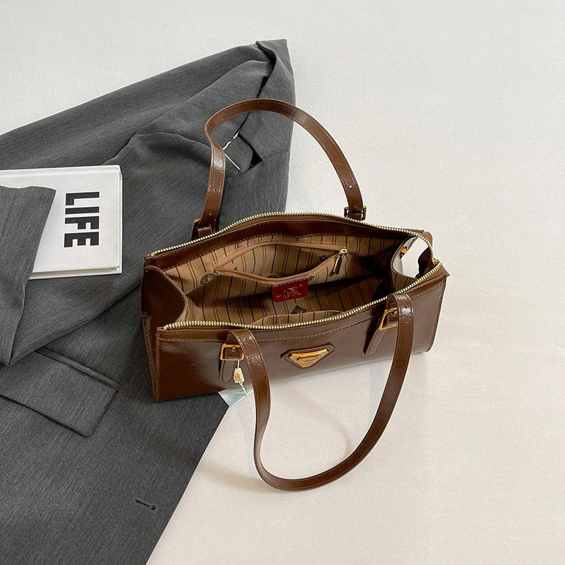 sacs à main de sac à bandoulière en cuir de luxe pour femmes, sac à bandoulière de style messager populaire avec finition classique élégante