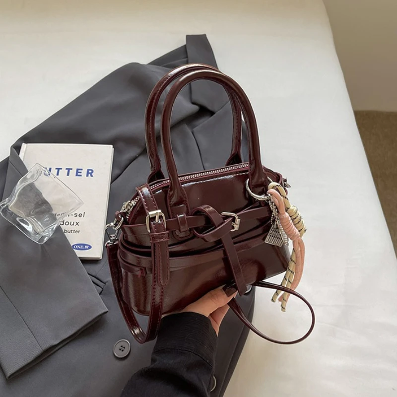 sacs à main de luxe à poignée supérieure pour femmes, mini sac à bandoulière avec pendentif, bourses rétro à la mode, 2025