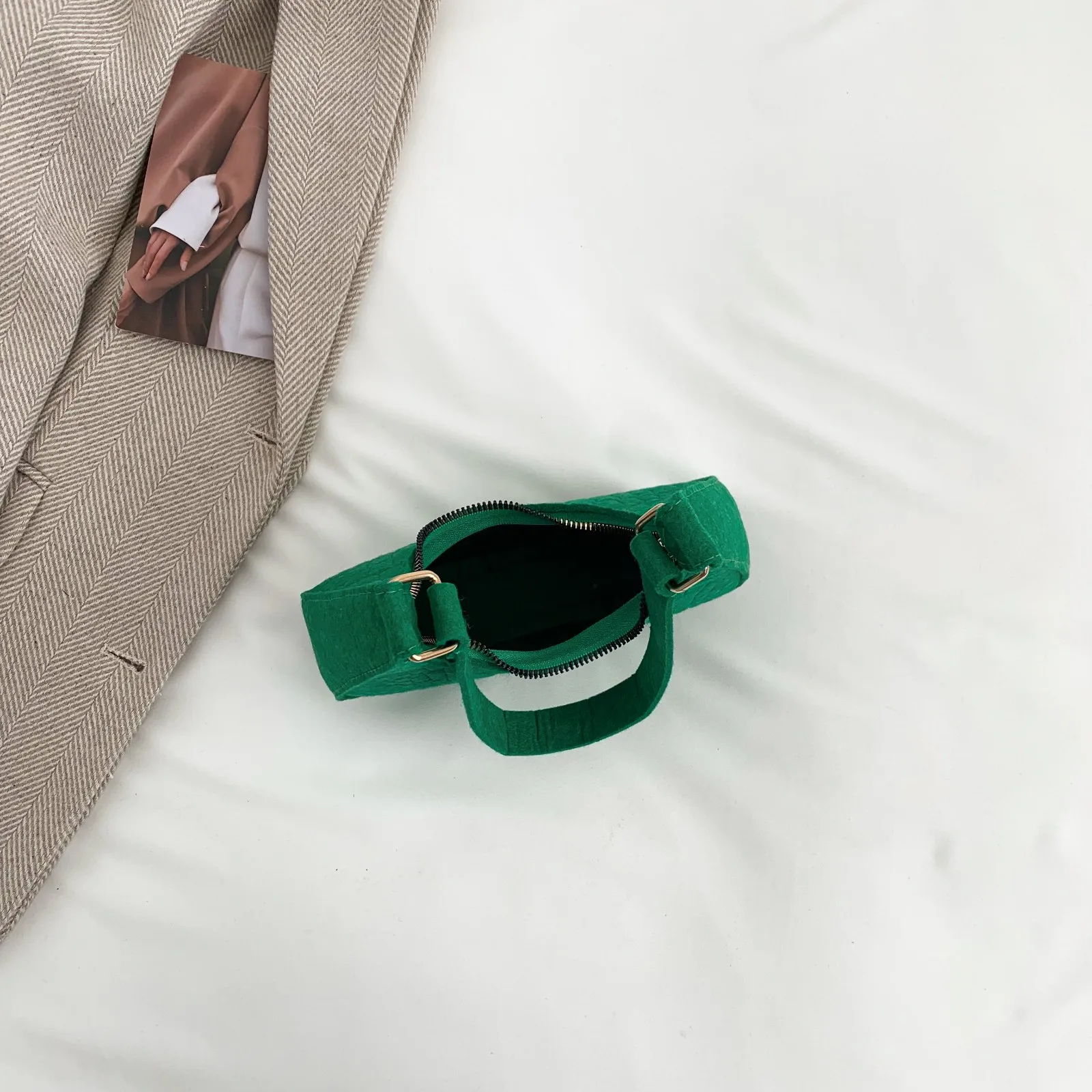 sac à main en feutre pour femmes, sac sous axillaire de styliste, sacs à bandoulière exquis, sac de selle en croissant pour dames, sac à aisselles avancé