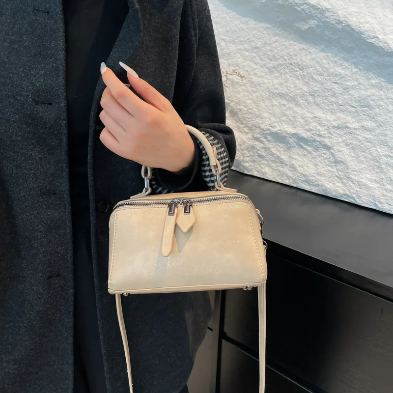 sac à bandoulière matelassé chic 2025 pour femmes, bandoulière élégante à poignée supérieure, sac à la mode avec poches intérieures pour un usage quotidien 