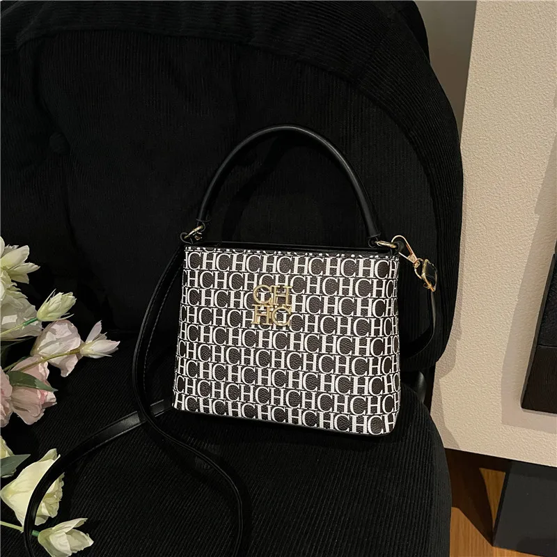 sac seau pour femme – espaceuse tenue multidirectionnelle (à main/épaule/à bandoulière), design à lettres tendance avec compartiment intérieur