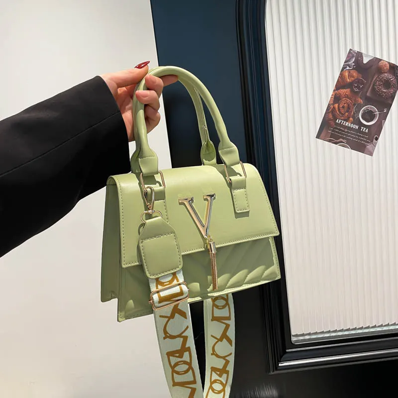 petit sac carré chic pour femmes, sac à main polyvalent à bandoulière et à bandoulière, mini sac à poignée supérieure pour usage quotidien, nouvelle collection 2025