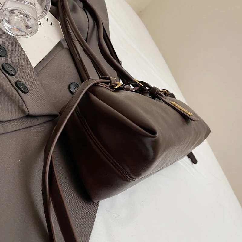 sac à main nouveau style sac à bandoulière vintage et à la mode pour femmes produit de niche sac à bandoulière de style vintage de grande capacité