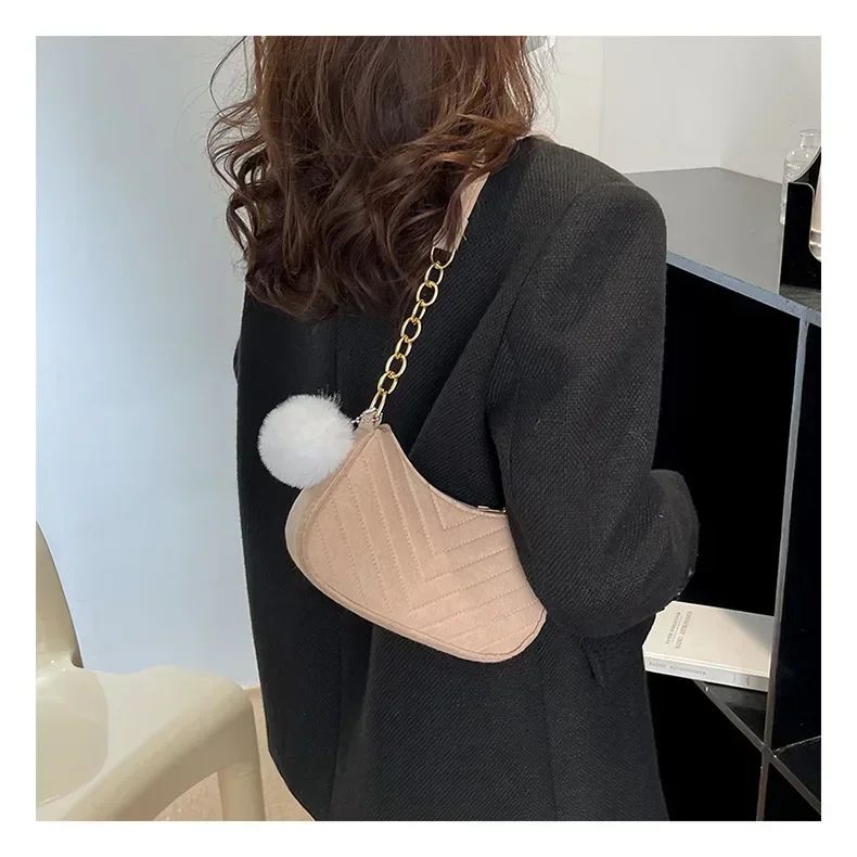 sac fourre tout élégant en cuir pour femmes, mini sac à bandoulière avec sangle en chaîne, sac à main décontracté sous les bras de couleur unie pour un usage quotidien