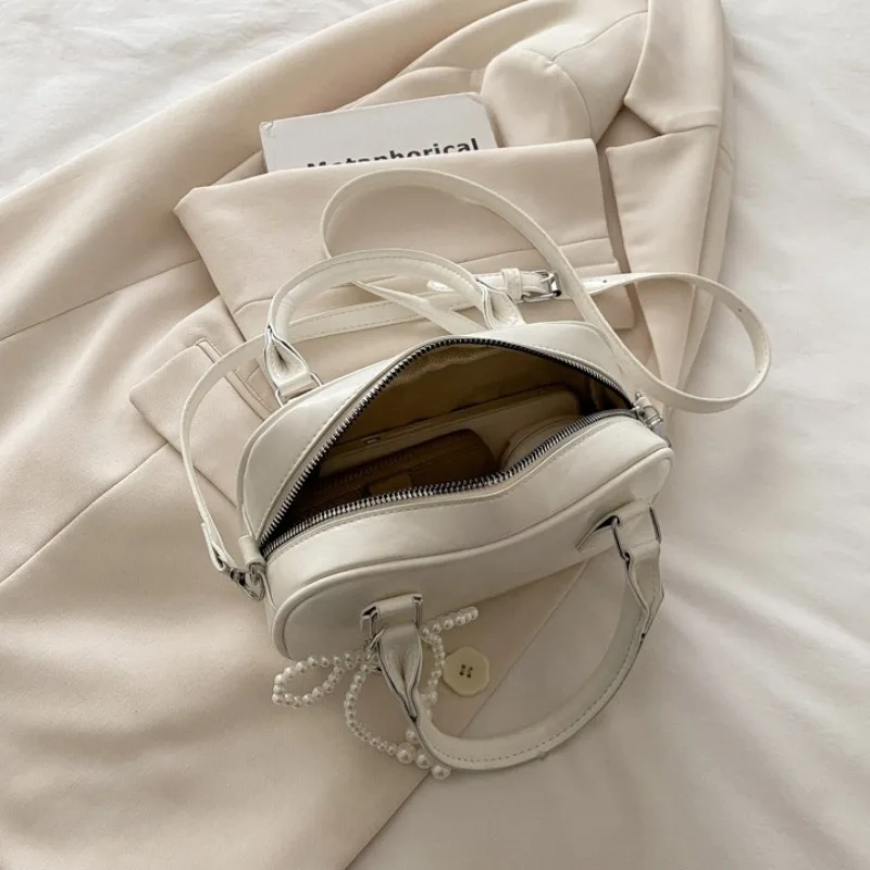 sac haut de gamme pour femme à une seule épaule, petit sac carré polyvalent et élégant, adapté aux sorties de trajet avec un détail d'arc