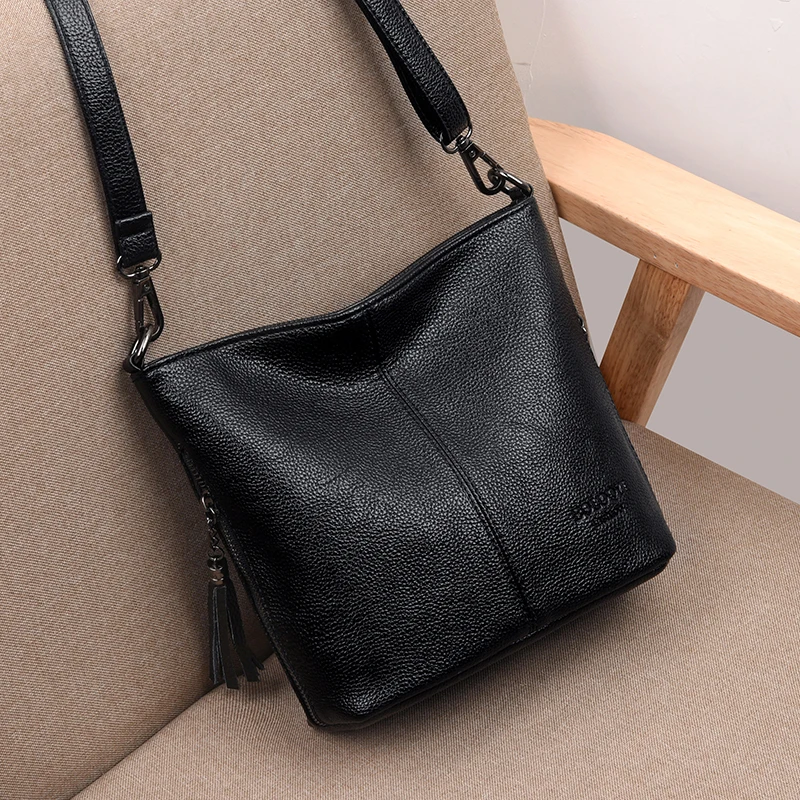 sac à main en cuir avec pompon pour femme, sacs à bandoulière, sac à main de créateur de luxe, sacs initiés, sacs à main et sacs à main, fourre tout, nouveau, 2024