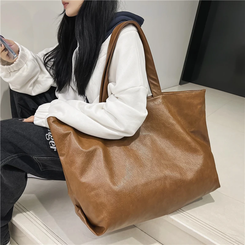 sacs fourre-tout surdimensionnés de couleur noire pour femmes, sac à bandoulière léger de grande capacité en cuir souple unisexe simple mode shopper 2021