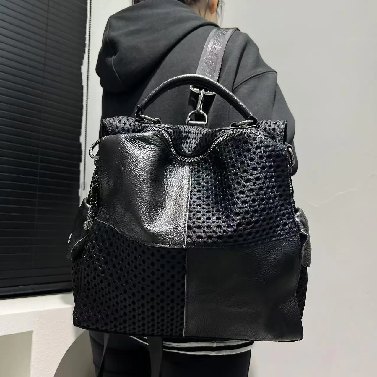 sac à main chic à panneaux en maille pour femme – sac à bandoulière polyvalent avec sangle amovible, parfait pour les sorties décontractées et les vacances