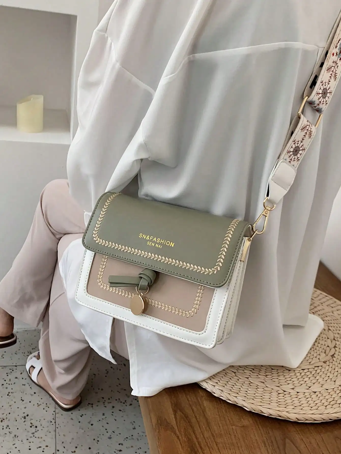 sac à la mode pour femmes, nouveau sac à bandoulière polyvalent, décontracté, couleur contrastée, petit sac carré, large bandoulière