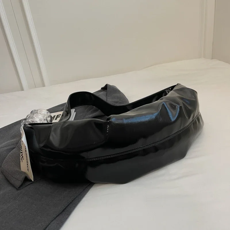 sac à bandoulière personnalisé pour femmes, nouveau design de haute qualité, sac à bandoulière simple en forme de boulette, offre spéciale, 2025
