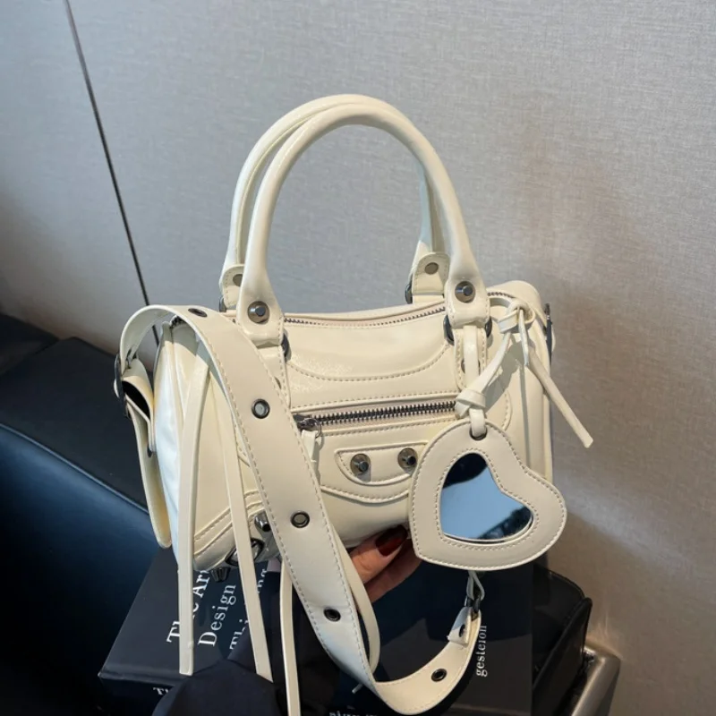 style classique, sac à main de style moto le plus vendu avec un design semblable à un oreiller, doté d'un style bandoulière unique et polyvalent