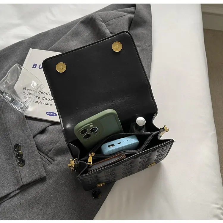 mini sac carré chic 2025, sac à main élégant avec sangle en chaîne, sac à bandoulière de luxe pour femmes pour le quotidien et la soirée