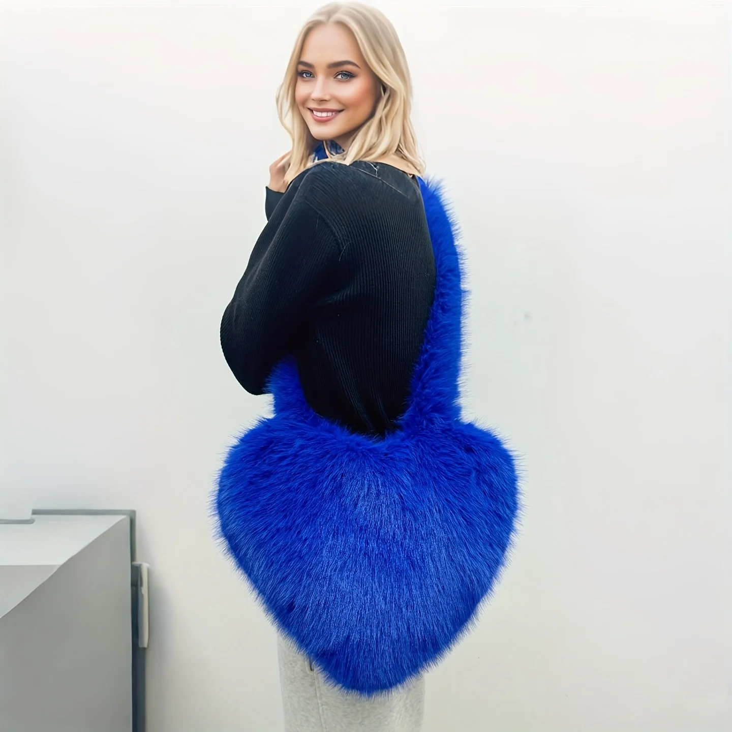 sac à bandoulière en peluche chic heart – style américain vintage, grande capacité, sac en fausse fourrure noire pour voyage et streetwear.