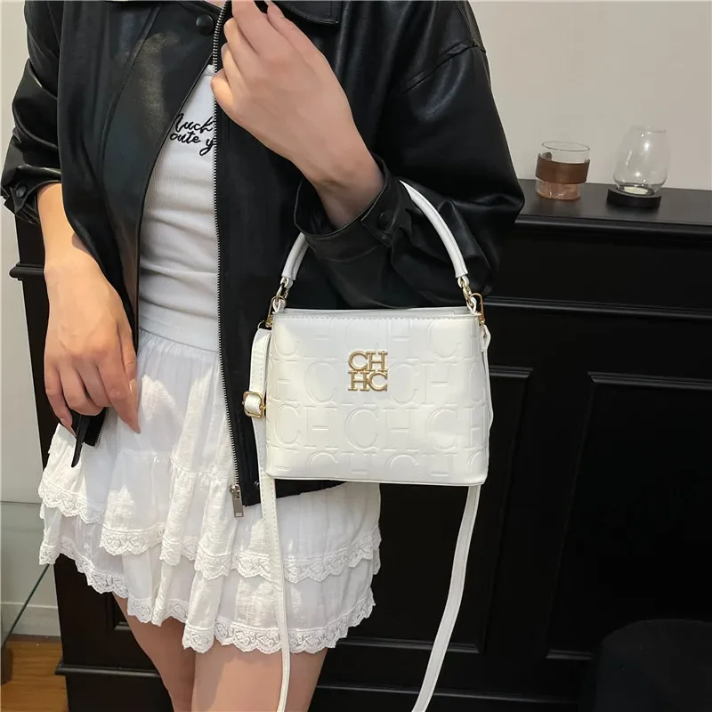  sac hobo spacieux courbé 2025 ss, sac à main à bandoulière convertible de niche pour femmes, fourre tout architectural jour à nuit, sacs pour femmes