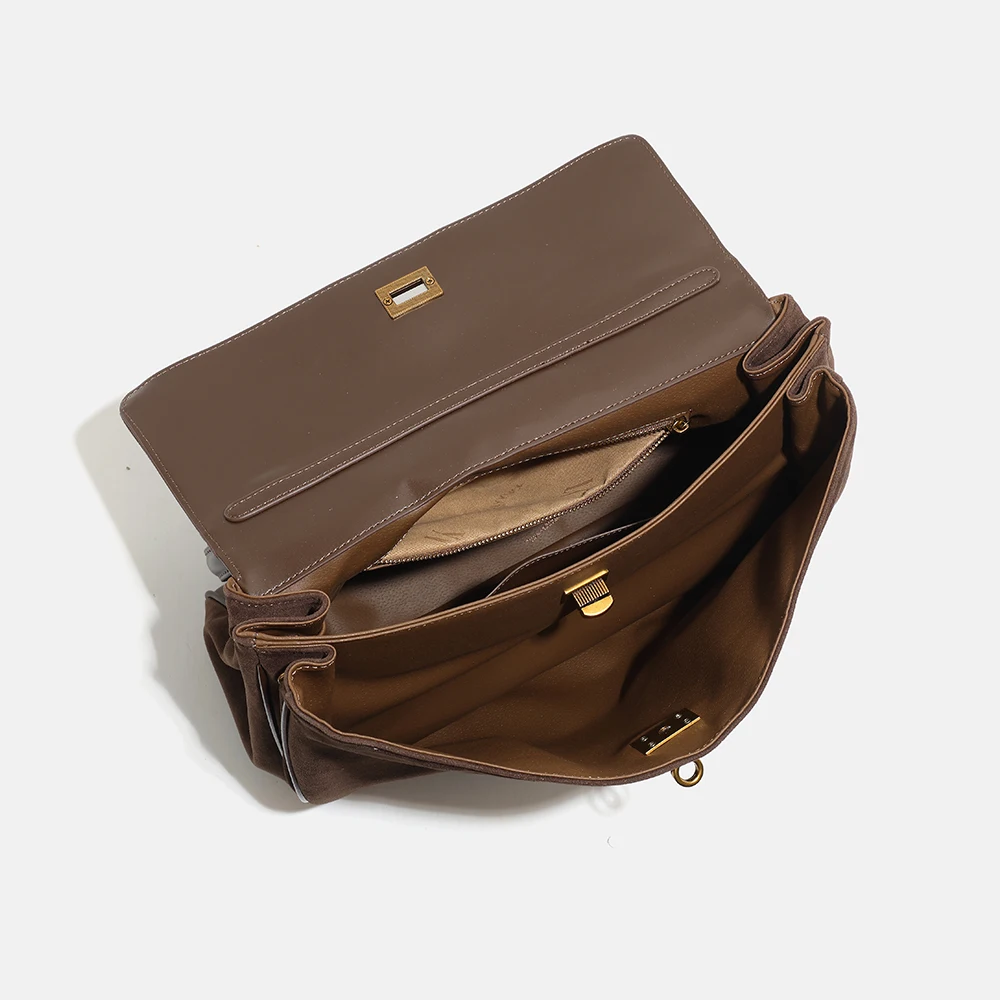 sac fourre tout, un sac sous les bras de banlieue de grande capacité pour femmes, un sac à bandoulière simple haut de gamme et polyvalent pour l'automne et l'hiver