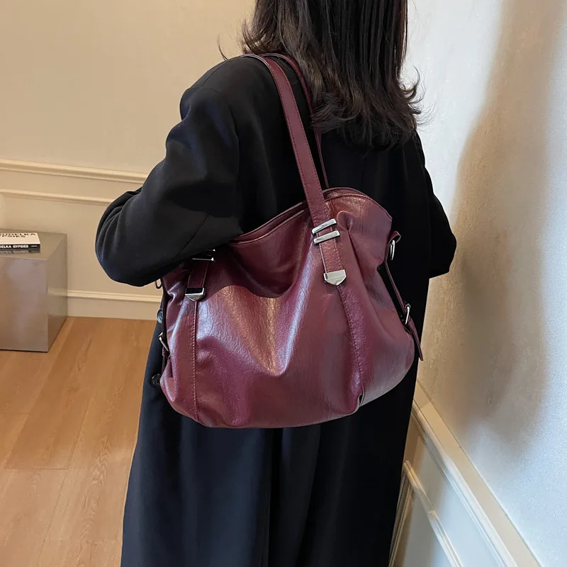 nouveau sac pour femmes à la mode, sac fourre tout rétro simple, sac à bandoulière de voyage courte distance, sac à main de style européen et américain, sac à bandoulière de banlieue de grande capacité
