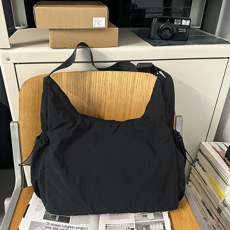 sacs à bandoulière de grande capacité pour femmes, sacoches en tissu de style preppy, paquets solides de style coréen, sacs à bandoulière légers de style paresseux