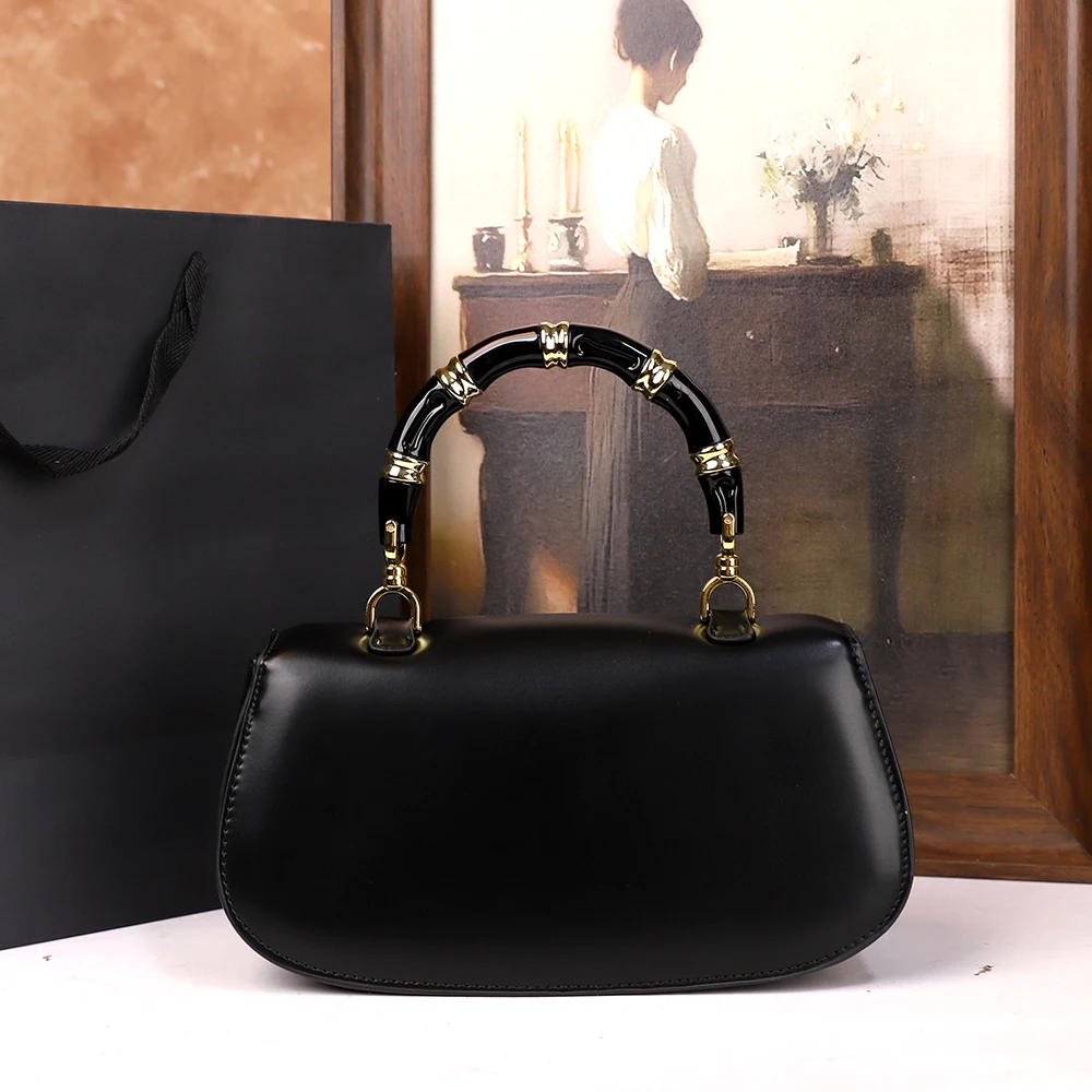 le nouveau sac de selle à main en bambou 2025 est un petit sac à bandoulière polyvalent et haut de gamme pour femmes