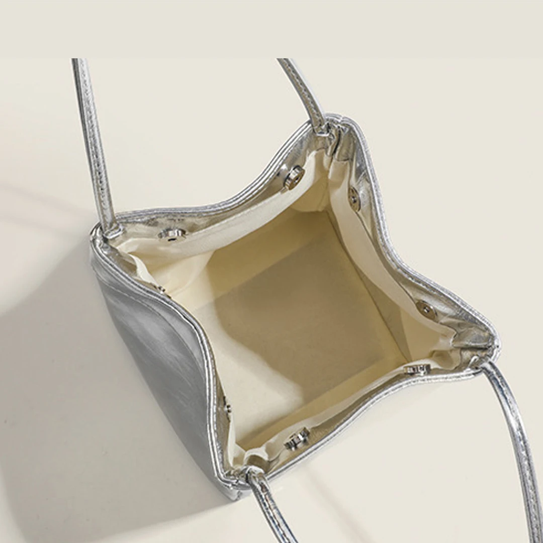 sac seau argenté pour femmes, nouveau sac de boîte à déjeuner simple et à la mode, petit sac à main à texture de niche de style occidental, 2024