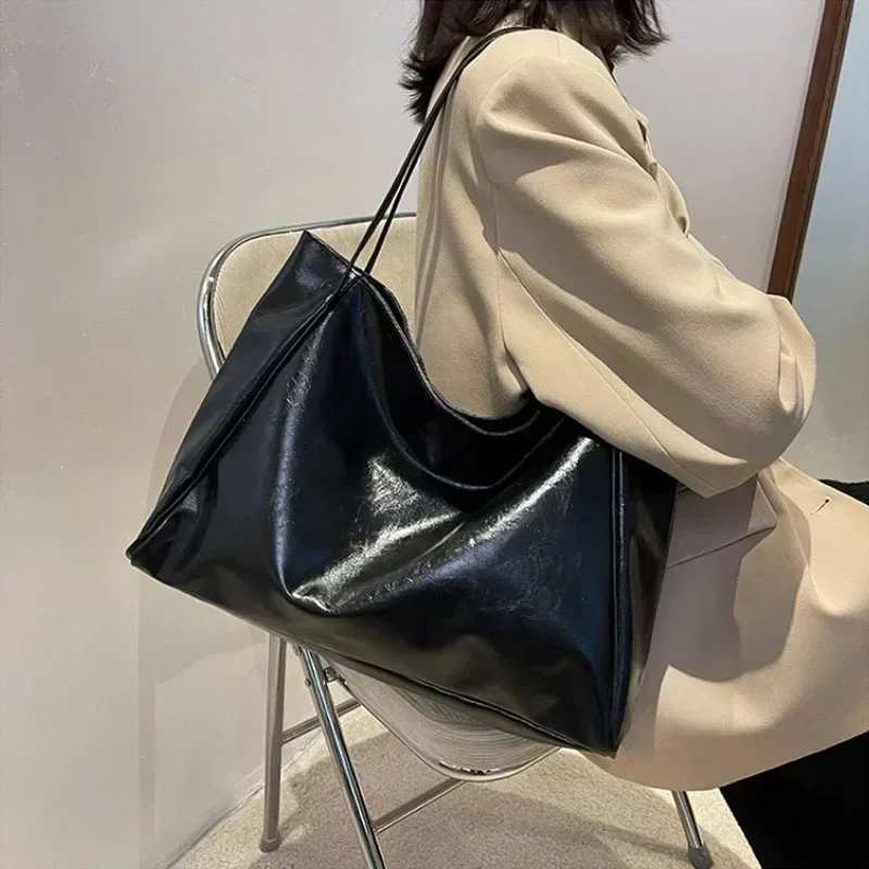 Sacs fourre-tout pour femmes grande capacité pochette sous les bras sac à bandoulière en cuir Pu souple rétro sac à main décontracté sac seau Portable 2025 nouveau