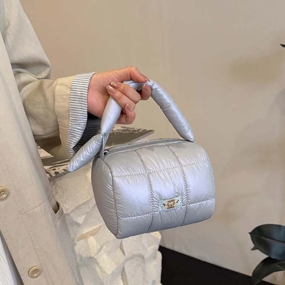 sac à main matelassé à grille plissée en nuage, grande capacité, organisateur de cosmétiques portatif en nylon, couleur unie, sac à main bouffant à grille épaisse de voyage