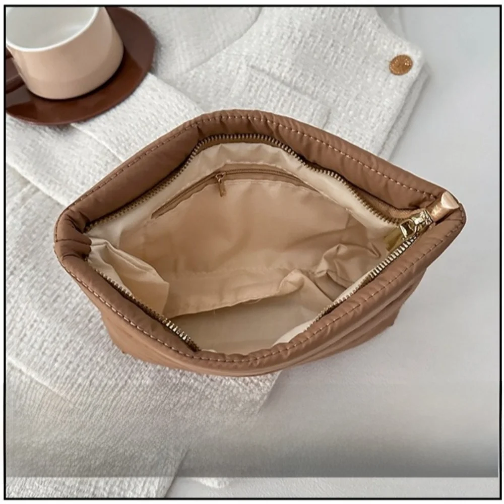 trousse de maquillage matelassée décontractée, couleur unie, grande capacité, trousse de toilette de voyage, fermeture éclair, gonflée, rembourrée, sac de rangement de cosmétiques pour femmes