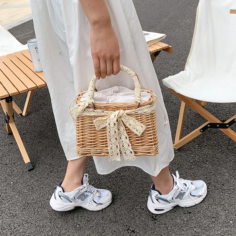 sacs de paille pour femmes sacs à main carrés été sacs à bandoulière en rotin à la main tricoté storge petit fourre tout sac 2025 nouvelle mode femmes